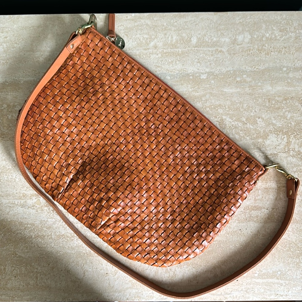 Clare V. Woven Leather Moyen Crossbody Bag